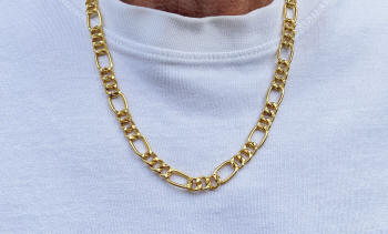 closeup Figaro diamond cut chain 23k gold